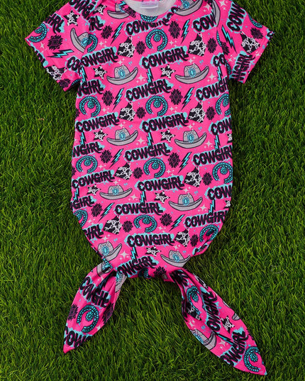 Cowgirl" multi-printed baby gown. PJG25153020