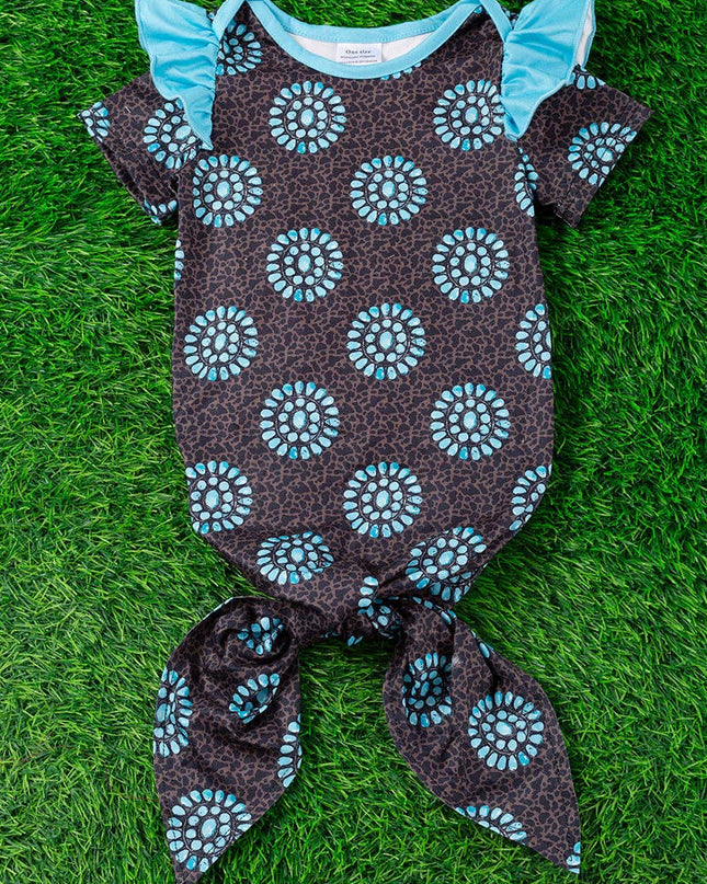 Concho on animal print baby gown with ruffle sleeve. PJG25153022 M