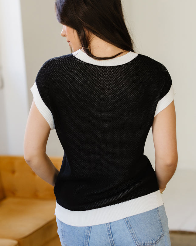 Goat Horse Shoe Pattern Contrast Trim Short Sleeve Sweater